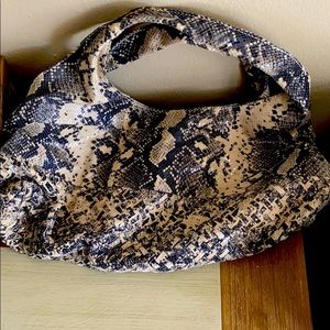 Used hand bag in Great condition barely used